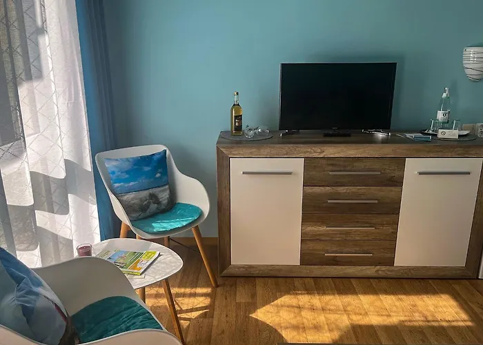 Strandhaus Moenchgut Bed & Breakfast Lobbe