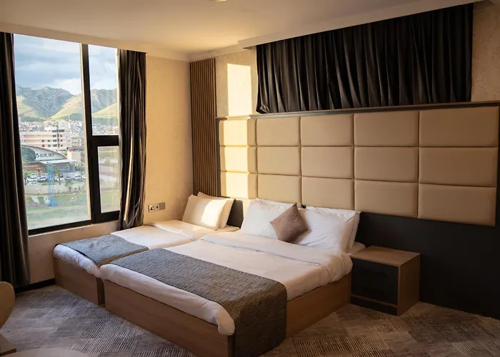 Sarok Hotel