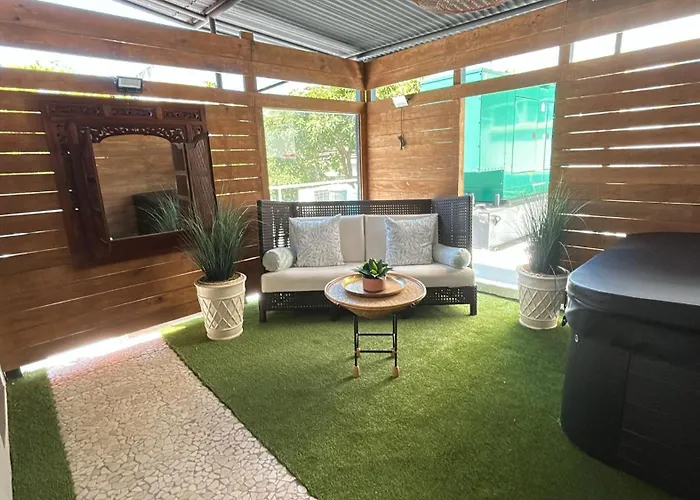 Metro Art Hotel