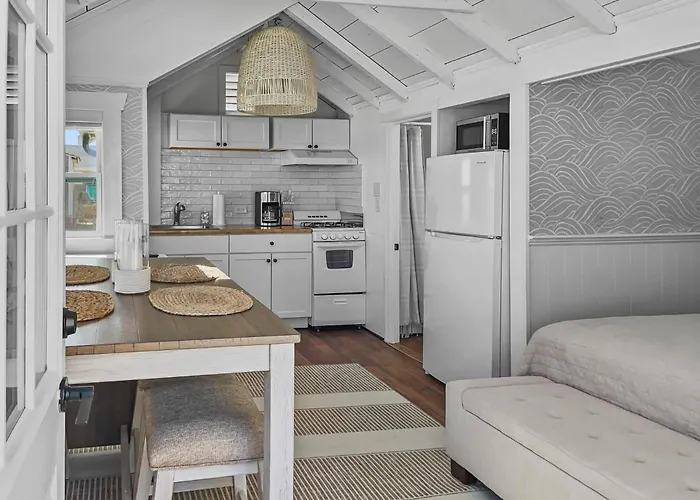 Beachfront Escape In Dennis Port