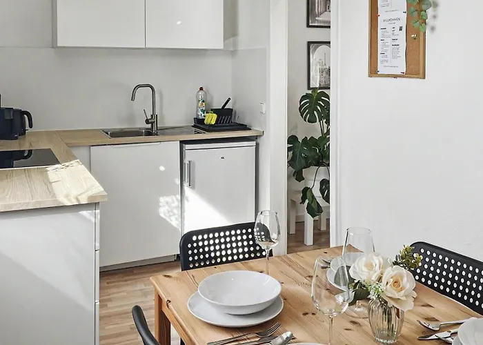 MEGHA Living - 2 Zimmer Appartments mit Küche - Zentral