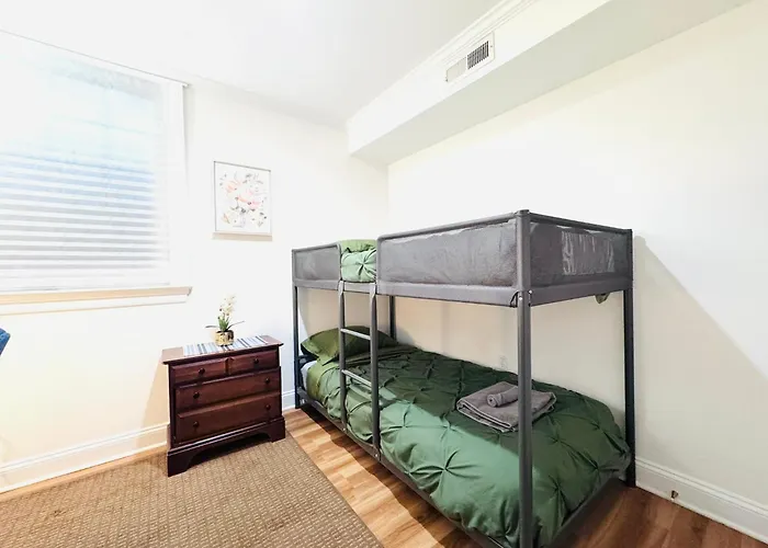 Entire 4 Bedroom Familyfriendly Basement Apartment, Metrowalk