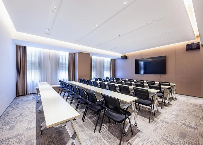 Atour Hotel Yuxi Nie'Er Music Plaza