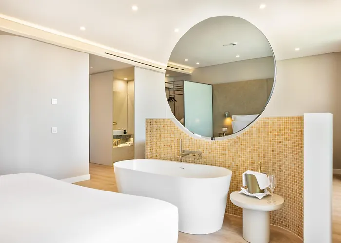 Castelo Suites Hotel