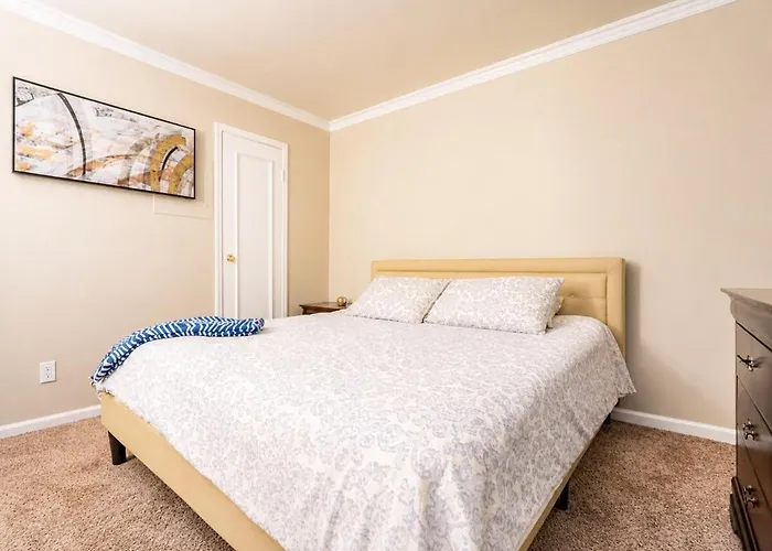 Relaxing Condo With Parking - Minutes To Old Town!