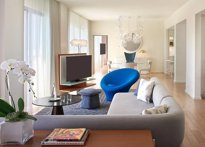 The Valorian West Hollywood, Curio Collection by Hilton