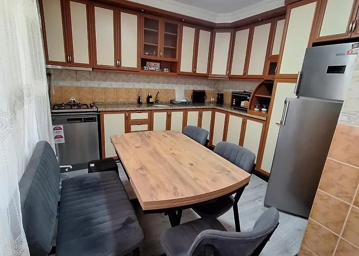 1Ege Ueniversitesi Ve Hastanesine Cok Yakin Aileye