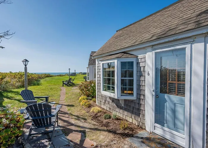 Serenity - Cozy Beachfront Charm Awaits