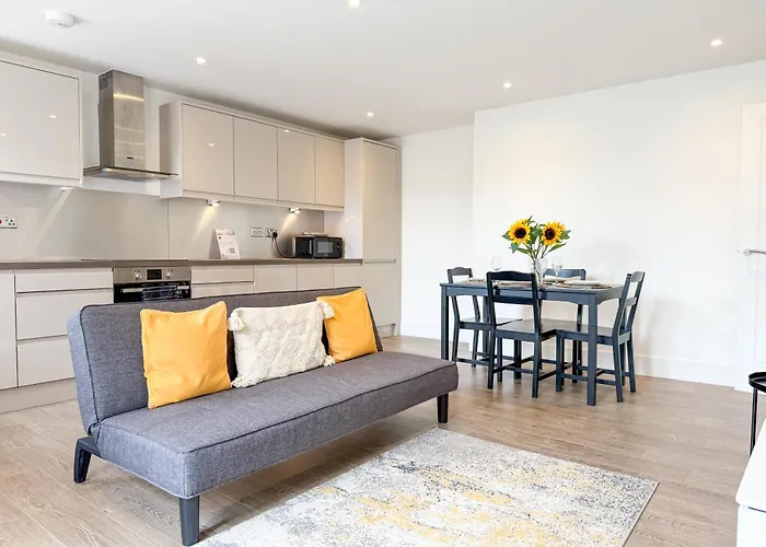 New - St James - City Centre Modern Apartment
