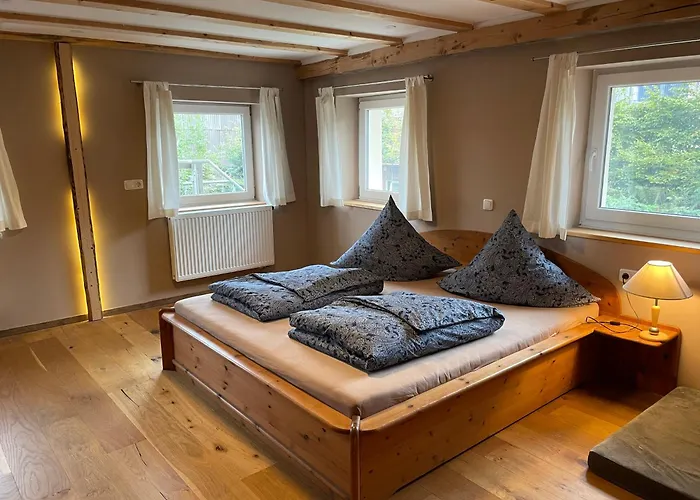 Haus mit Garten und Kamin