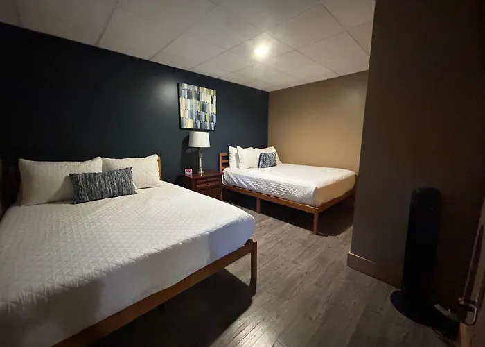 Ski-In 5Br Retreat At Boyne Mtn - Walk To Lifts & Fun!
