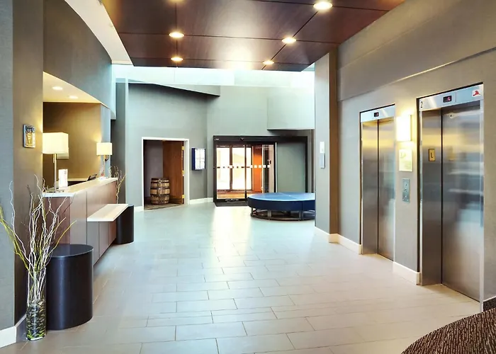 Holiday Inn Hotel & Suites London By Ihg