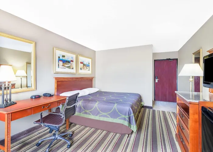 Super 8 By Wyndham Tilton/Lake Winnipesaukee