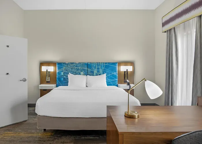 Hampton Inn & Suites Augusta West