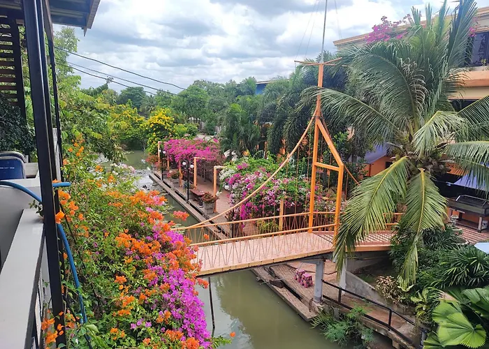 โรงแรมรักบัว