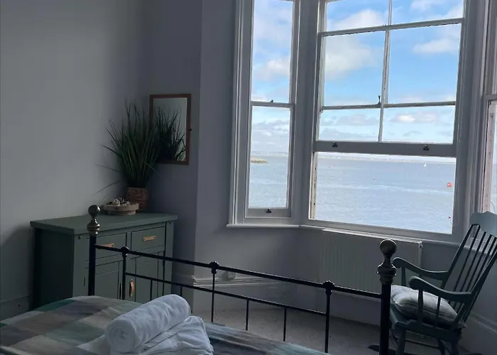 Beds At 46, Cowes