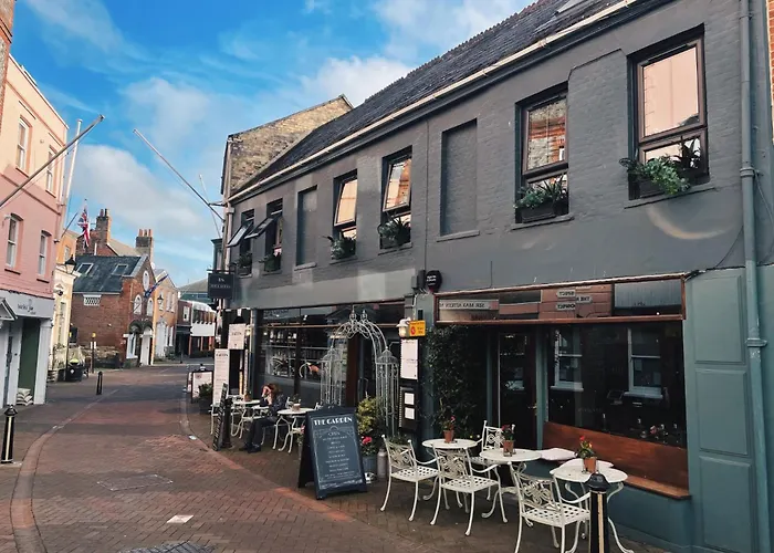 Beds At 46, Cowes