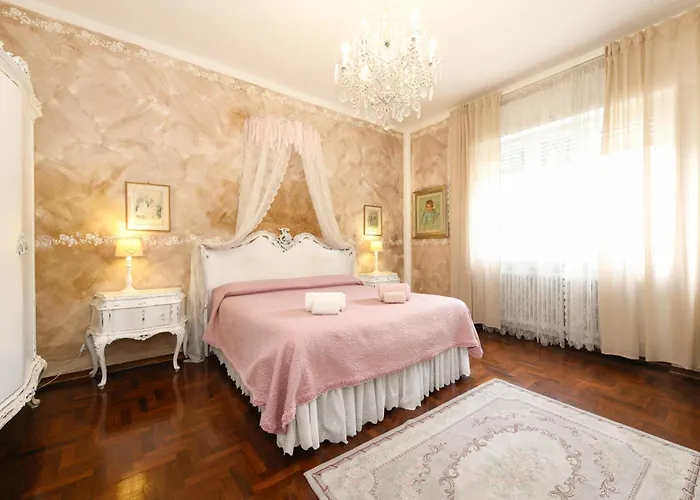 Le Bouganville Apartment- Downtown & Close To The Beach