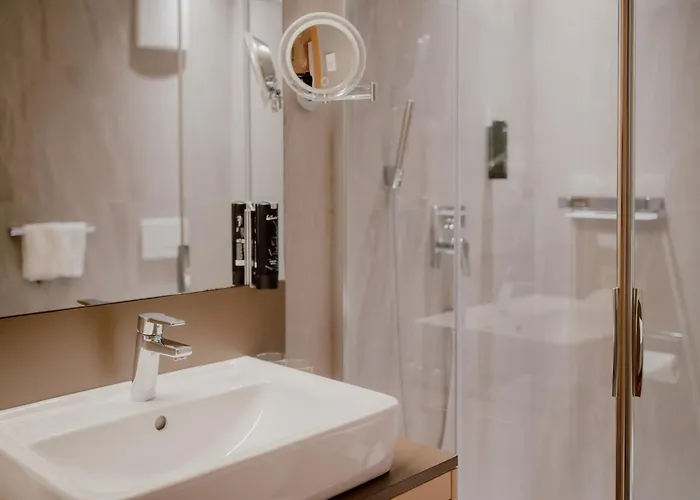 Hotel Fronza - Your Hike & Mountain Home
