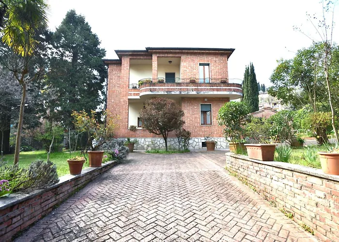 MARIA HOLIDAY HOMES La Pineta di Sinalunga