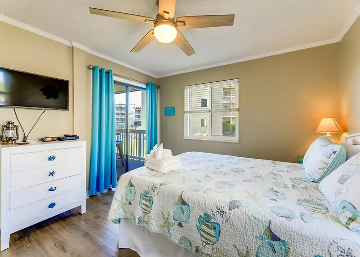 Emerald Isle Resort-Style Condo: Walk To Beaches!