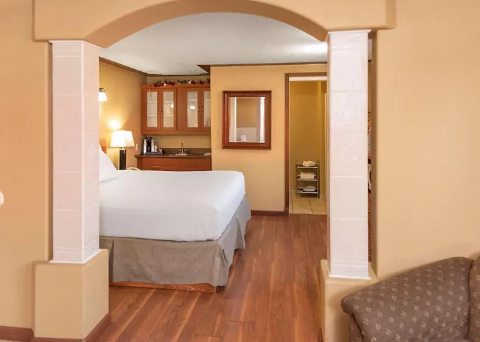 Econo Lodge Inn & Suites Medicine Hat Highway 1