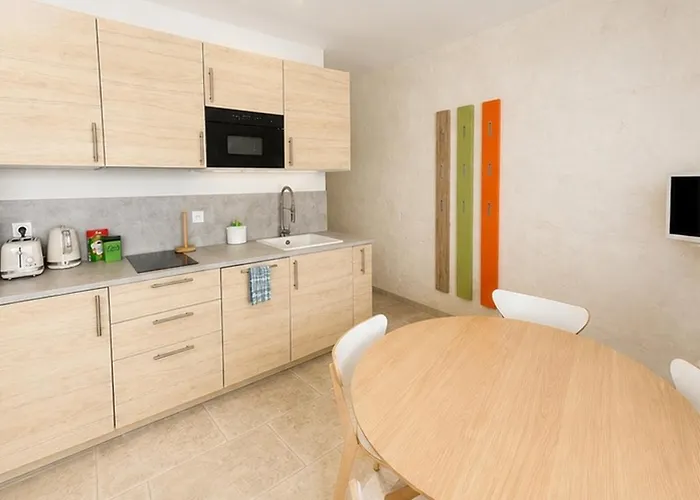 Holiday In Arles: Appartement De L'Amphitheatre