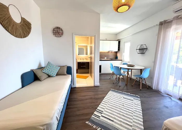 Vila Vera Seafront Apartments