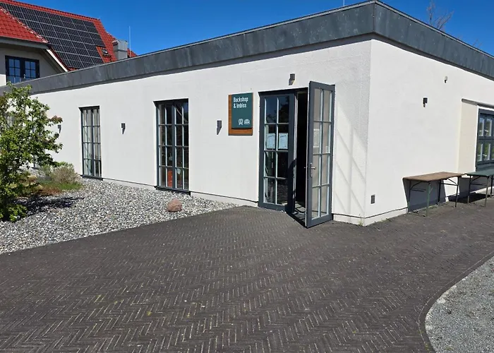 Schöne 54qm 2 Zimmer Ferienwohnung 1-4 Personen an der Kreptitzer Heide auf Rügen - Wandern Fahrradfahren und Meer