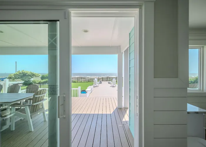 Serenity By The Sea By Oak Island Accommodations