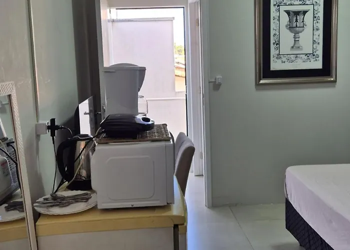 Flat 01 - Zona Sul Prox UMC, Praia Clube, Shopping e Pátio Vinhedos