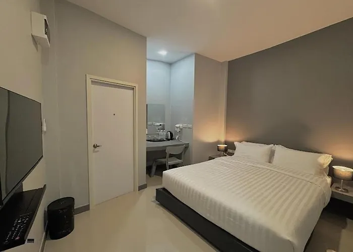 โรงแรมหลังสวนเพลส Langsuan Place Hotel
