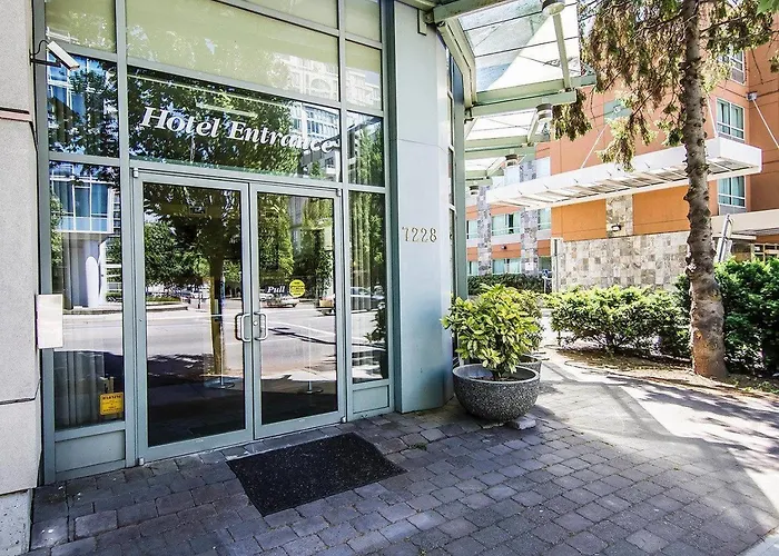 Comfort Hotel Vancouver Airport