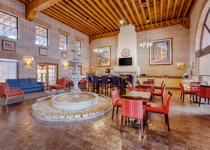 Comfort Suites Tucson Near Sabino Canyon
