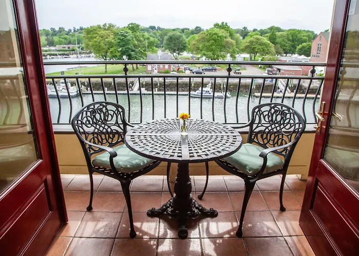 Delamar Greenwich Harbor