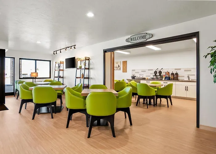 Super 8 By Wyndham Montpelier - Bear Lake