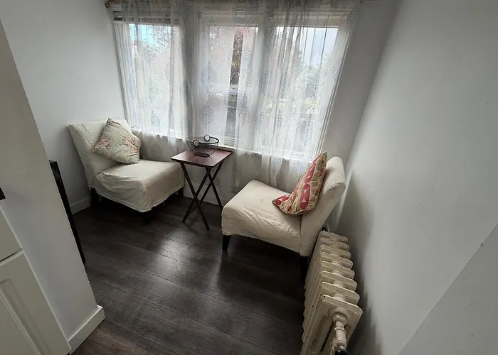 Artistic Apartment Near Downtown