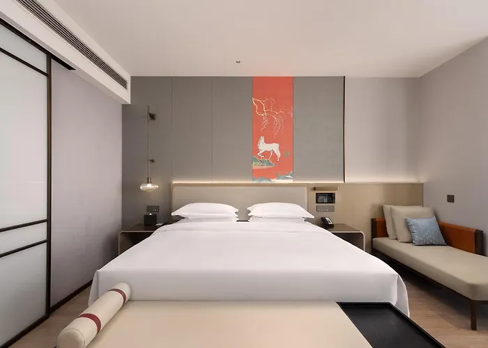 怡程酒店南宁东站华丰城爱琴海城市广场店