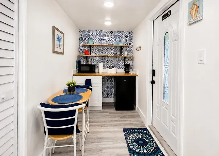 Little Havana Apartment With Patio Free Parking Near Airport