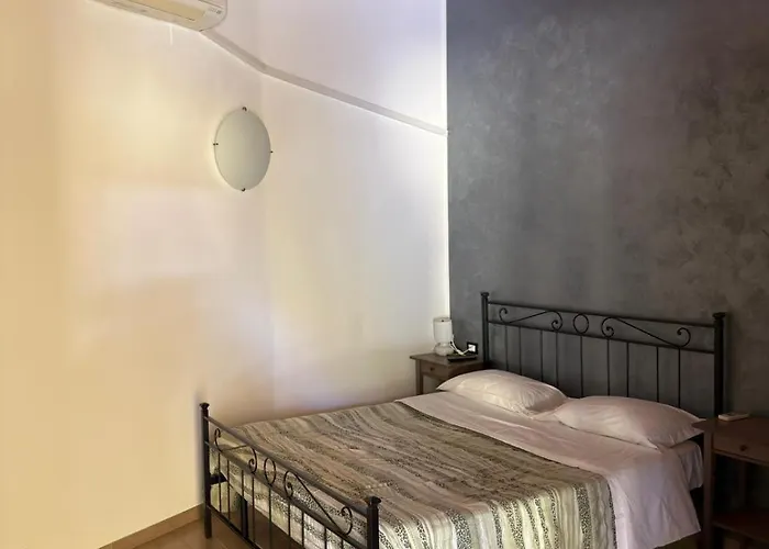Samarcanda Hotel & Parking Di Parmigiani Silvia