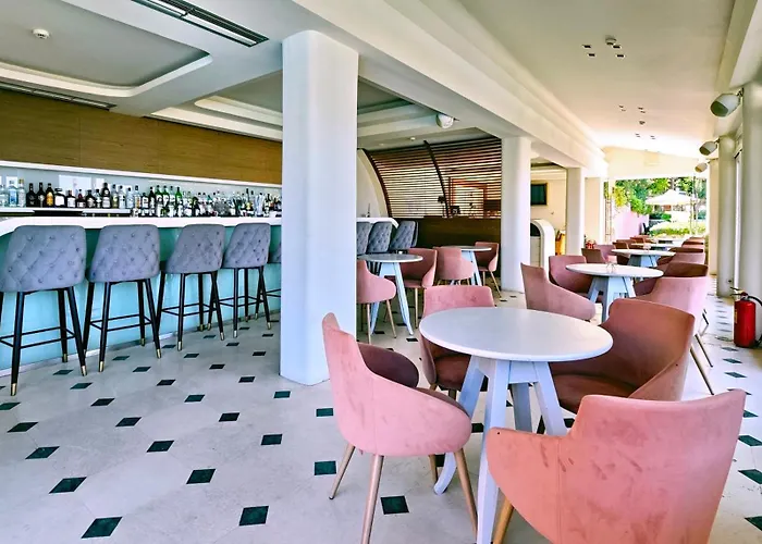 Sandy Bay Hotel