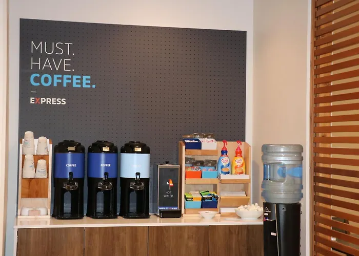 Holiday Inn Express & Suites Marquette By Ihg