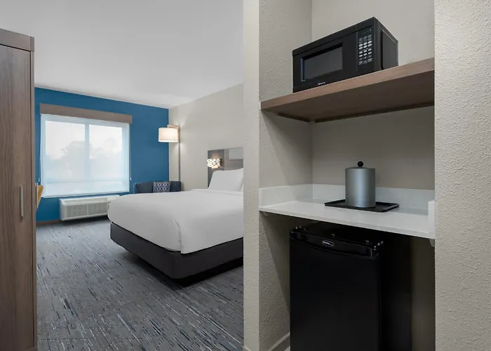 Holiday Inn Express & Suites Alexandria By Ihg