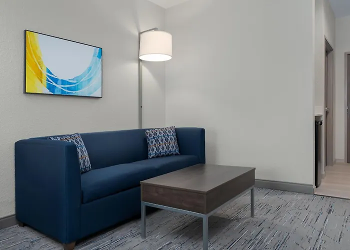 Holiday Inn Express & Suites Alexandria By Ihg