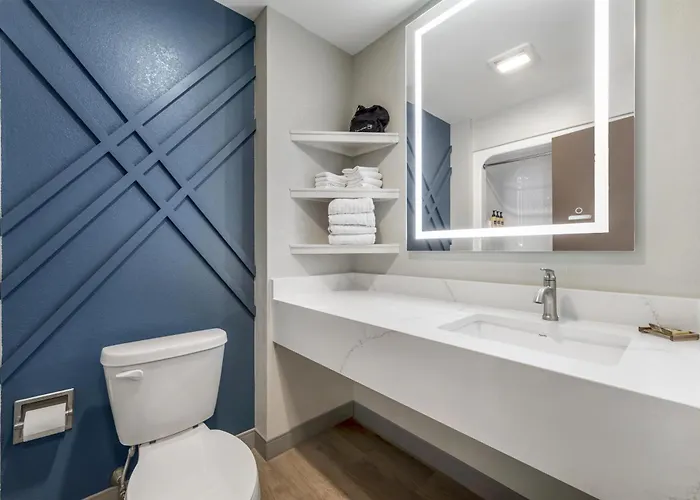 Best Western Plus Revere Inn & Suites