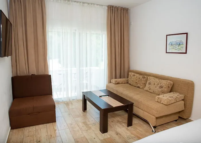 Riviera Inn Apartments