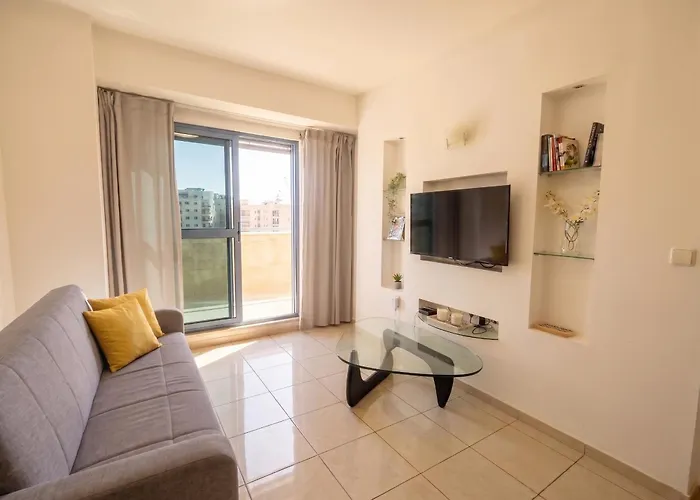 Bright Mahane Yehuda 1 Bedroom With Private Terrace