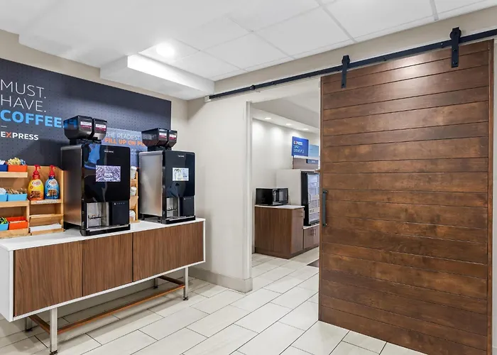 Holiday Inn Express Hotel & Suites Savannah Midtown By Ihg