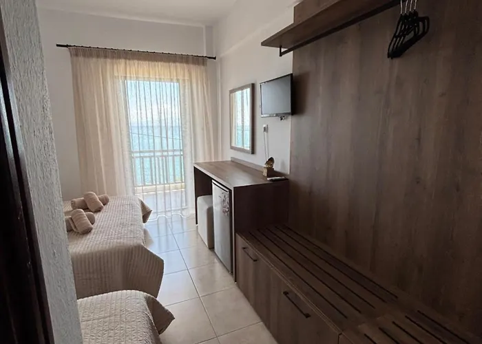 Hotel Avra