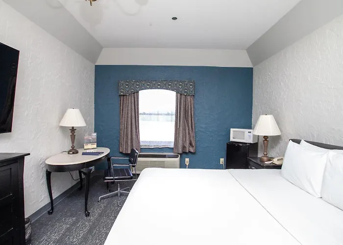 Chateau Hotel And Conference Center